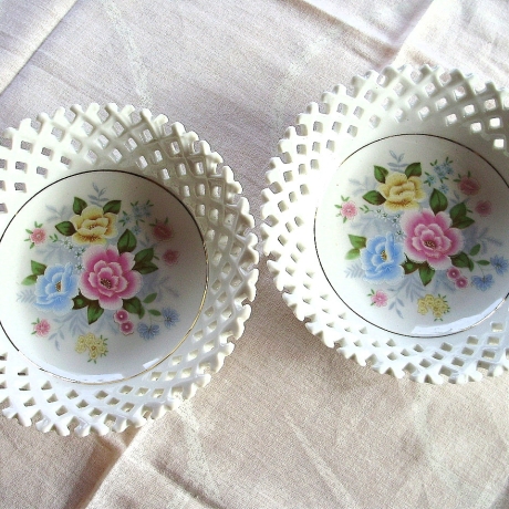 Vintage Durchbruchschälchen - 2er Set - Blumendekor 70er Jahre