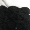 Pulswärmer schwarz in einem Muschelmuster handgehäkelt