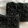 Pulswärmer schwarz-grau Muschelmuster handgehäkelt von Hobbyhaus