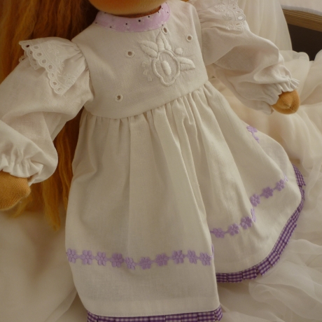 Weißes Puppenkleid. Für Puppengröße 35 - 42 cm