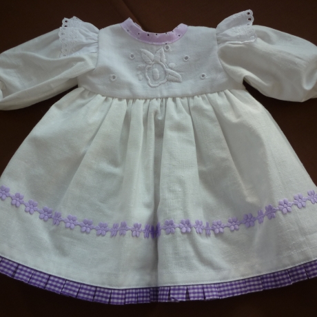 Weißes Puppenkleid. Für Puppengröße 38 - 42 cm