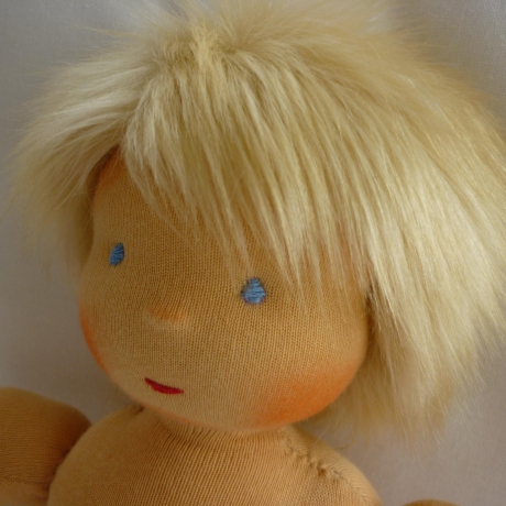 Stoffpuppe nach Art der Waldorfpuppe. Junge, blond