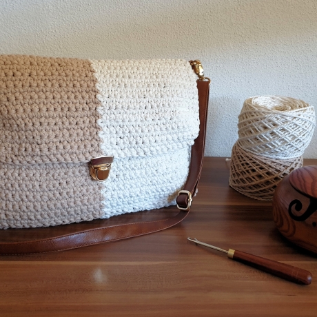 Gehäkelte Umhängetasche Quadra Handarbeit Schultertasche 