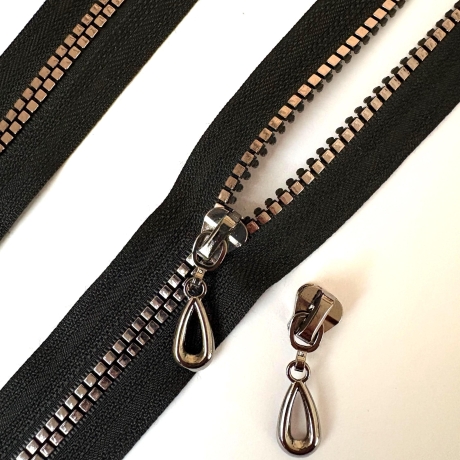Reißverschluss Würfel schwarz-silber + Zipper  5mm Knochen-RV