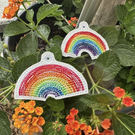 ITH  - 2  verschiedene Regenbogen Anhänger 