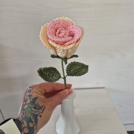 Rose - rosa/weiß (Häkelblume)