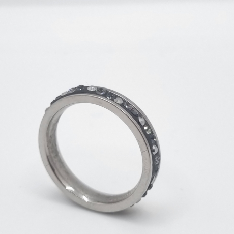 Schmaler Bandring Gr.8 Edelstahl mit Swarovski®Kristallen (SCR45)