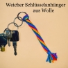 Taschenanhänger Schlüsselanhänger Ranzenbaumler aus Wolle Regenbo