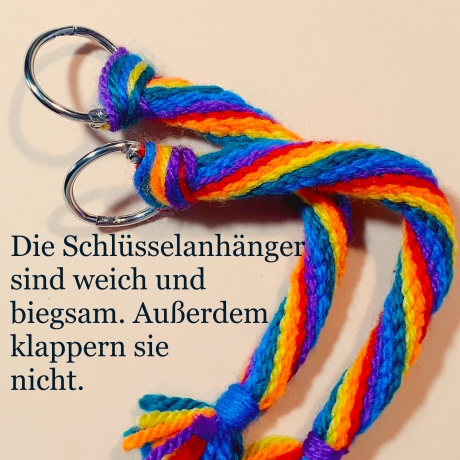 Taschenanhänger Schlüsselanhänger Ranzenbaumler aus Wolle Regenbo