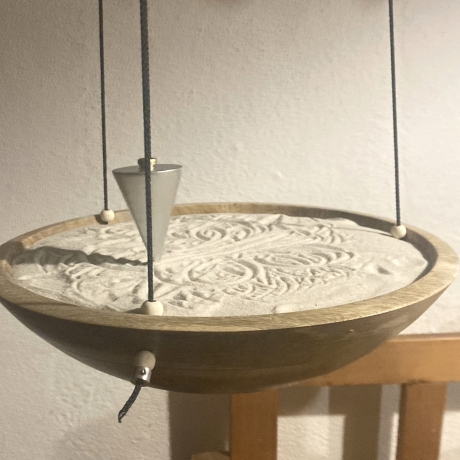 Sandpendel, Pendel mit  Schale aus Mangoholz für den Innenraum