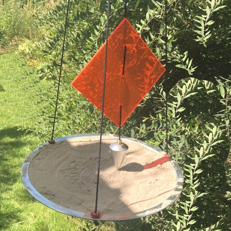 Sandpendel für den Garten, Windpendel, das Mandalas zeichnet 