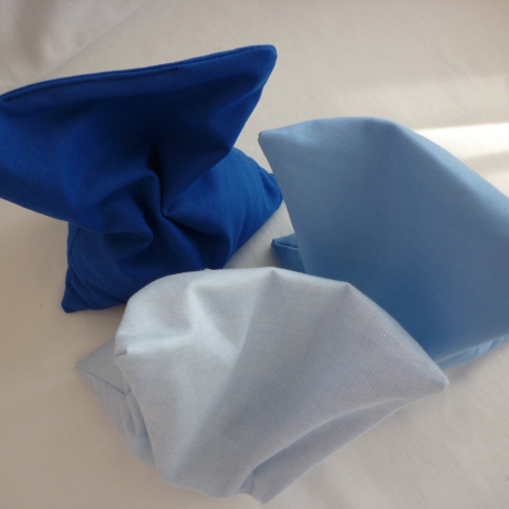 3 blaue Sandsäckchen, Waldorfspielzeug