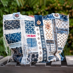 Designertasche - UPCYCLING Jeans-Tasche mit Sashiko-Stickerei
