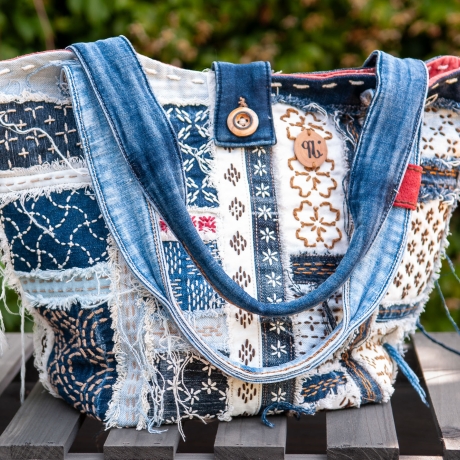 Designertasche - UPCYCLING Jeans-Tasche mit Sashiko-Stickerei