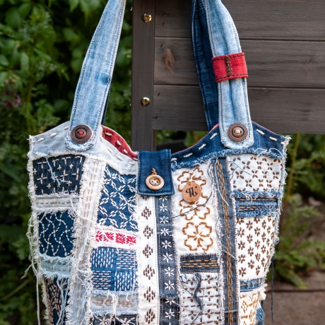 Designertasche - UPCYCLING Jeans-Tasche mit Sashiko-Stickerei
