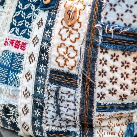 Designertasche - UPCYCLING Jeans-Tasche mit Sashiko-Stickerei