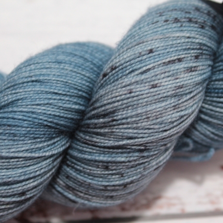 Handgefärbtes Lacegarn Merino Perlgarn 22/7