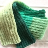 Schal mit Blockstreifen in Grüntönen handgestrickt von Hobbyhaus