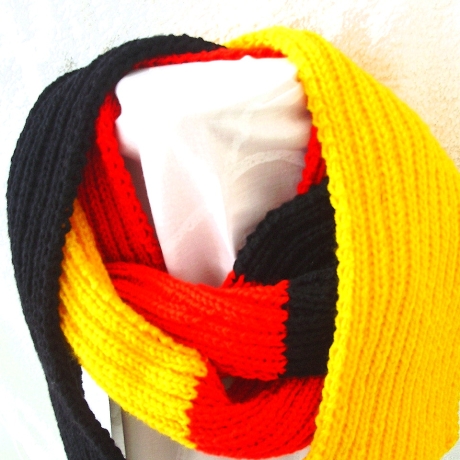 Strickschal FanSchal Deutsche Nationalfarben von Hobbyhaus