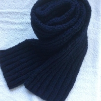 Herrenschal Strickschal in dunkelblau handgestrickt
