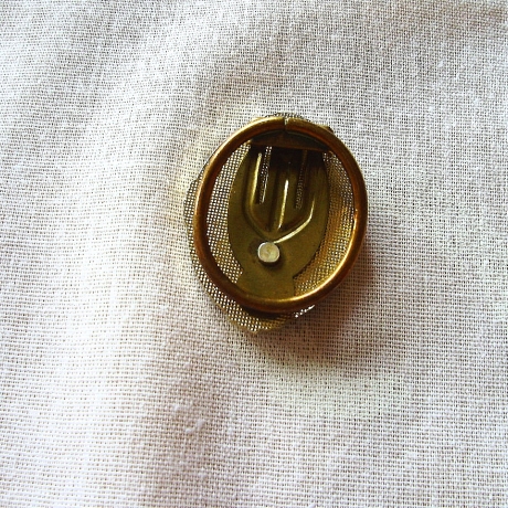 Vintage Ovaler Schalclip weißer Cabochon aus den 60er Jahren