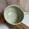 Handgemachte Keramik - getöpferte Schale hellgrün mit Muster