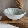 Handgemachte Keramik - getöpferte Schale mit Griffen weiß grün