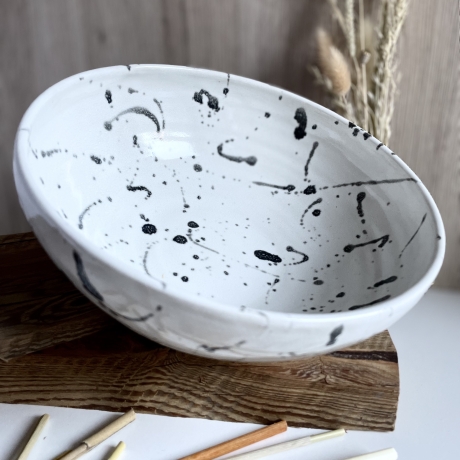 Handgemachte Keramik - getöpferte Schale weiß schwarz mit Muster