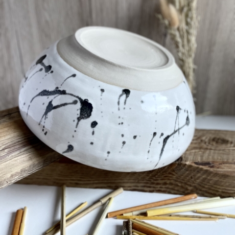 Handgemachte Keramik - getöpferte Schale mit Muster weiß schwarz
