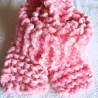 Schal Bändchengarn in weiss-rosa handgestrickt von Hobbyhaus