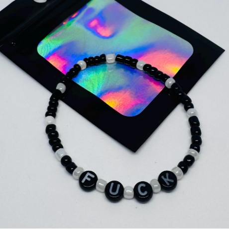 Perlenarmband mit Wunschtext | Statement