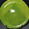 Keramik Teller knackig grün mit Blatt