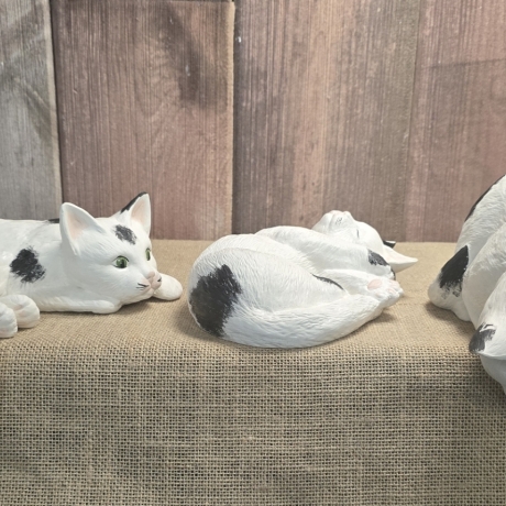Deko Figur - Katzenmama mit Babys - Handarbeit - Keramik