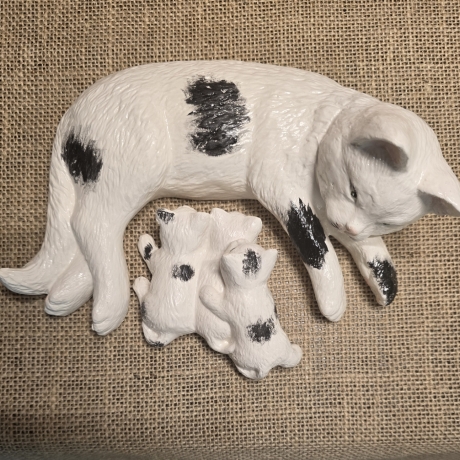 Deko Figur - Katzenmama mit Babys - Handarbeit - Keramik