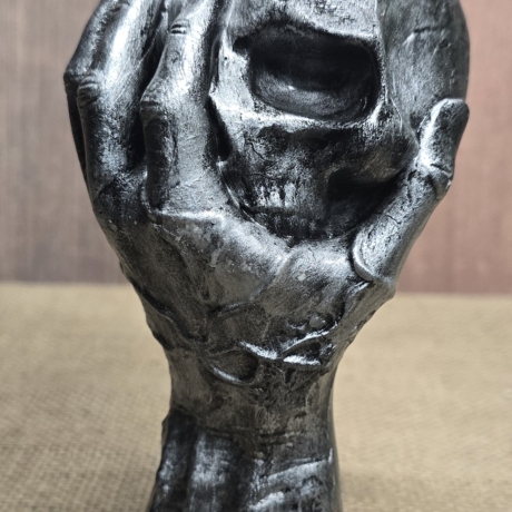 Deko Figur - Totenkopf - Skull - Hand und Schädel - Halloween