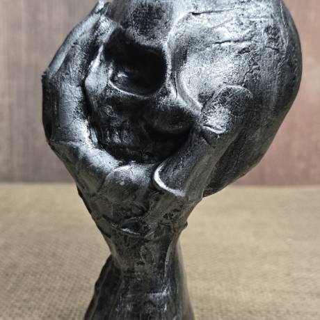 Deko Figur - Totenkopf - Skull - Hand und Schädel - Halloween