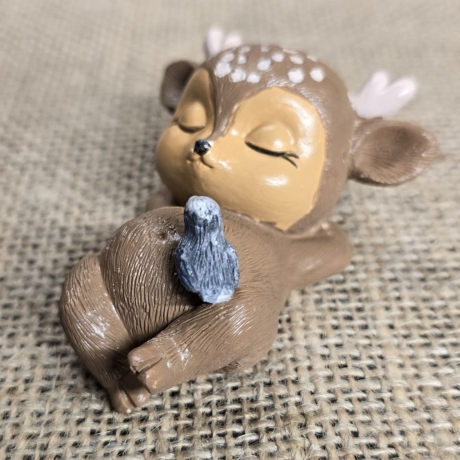 Deko Figur - Schlafendes Baby-Reh 4 - Bunt
