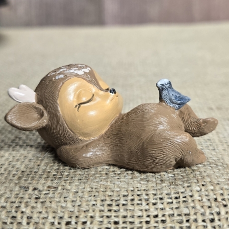 Deko Figur - Schlafendes Baby-Reh 4 - Bunt
