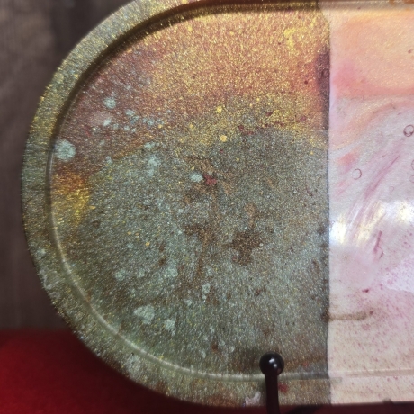 Bunte Deko-Schale aus Epoxidharz und Xyrarock.