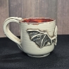 Keramik Becher - Totenkopf mit Flügeln - Handgeformt