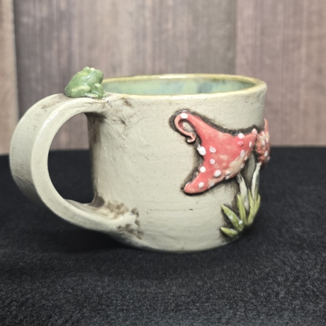 Keramik Becher - Pilze und Frosch - Handgeformt