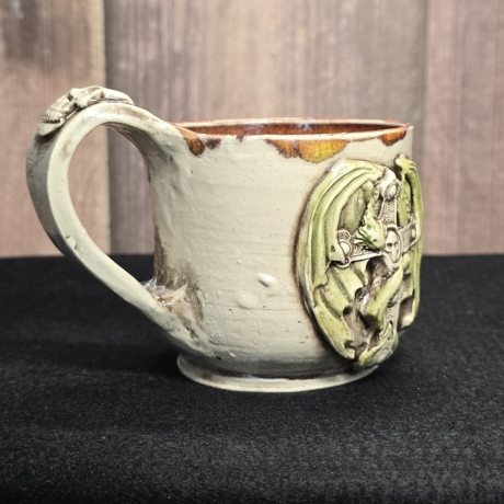 Keramik Becher - Tasse - Kreuz, Drache, Totenkopf - Handgeformt