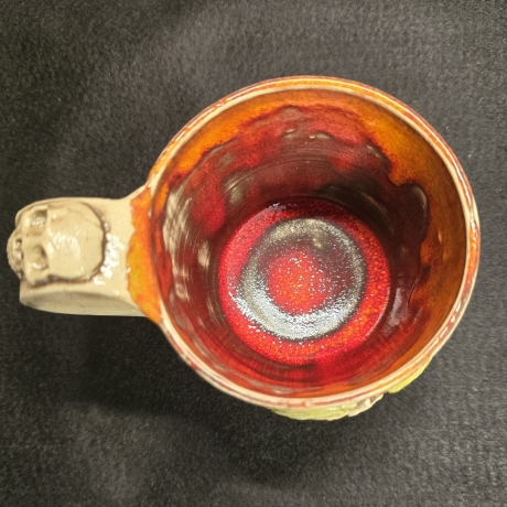 Keramik Becher - Tasse - Kreuz, Drache, Totenkopf - Handgeformt