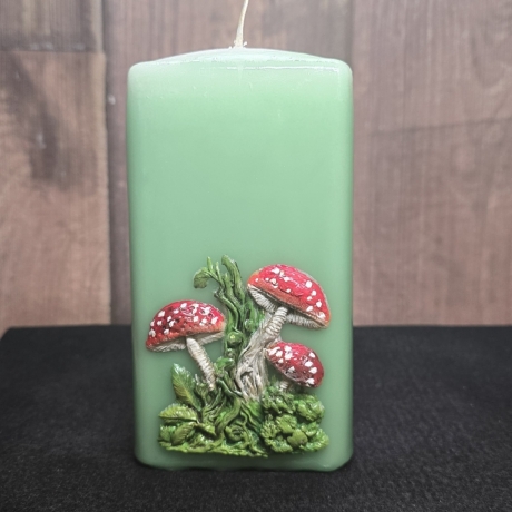 Dekorative Kerze -  3D Wachsmotiv - Pilze im Grün - Handverziert