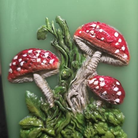 Dekorative Kerze -  3D Wachsmotiv - Pilze im Grün - Handverziert