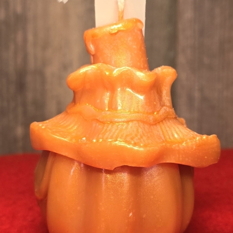 Halloween Kerze - Kürbis mit Hut - Handgegossen