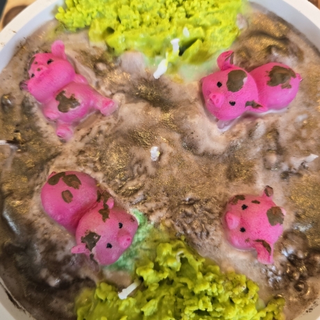 Deko-Kerze in Schale -  Ferkel im Glück  