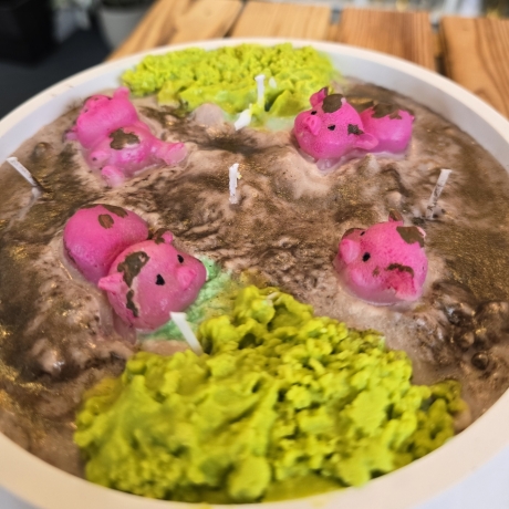 Deko-Kerze in Schale -  Ferkel im Glück  
