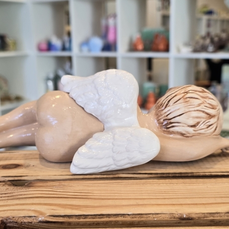 Schutzengel aus Keramik - schlafend - Figur - Kantenhocker