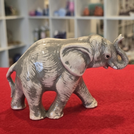 Elefant aus Keramik - Babyelefant - Handarbeit - Afrika